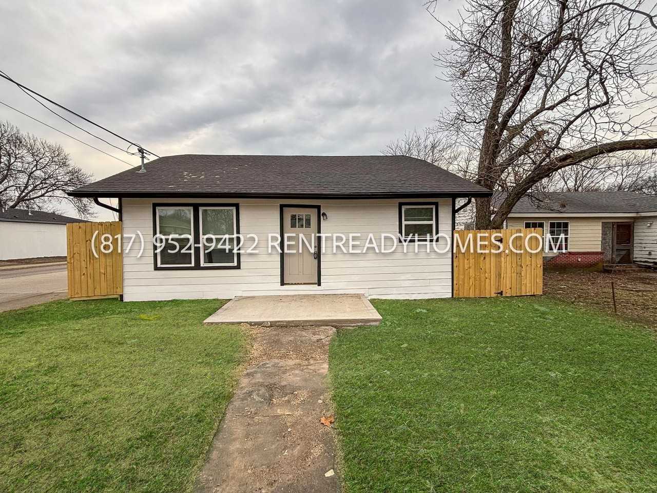 1446 E Ann Arbor Ave - Photo 3 of 21