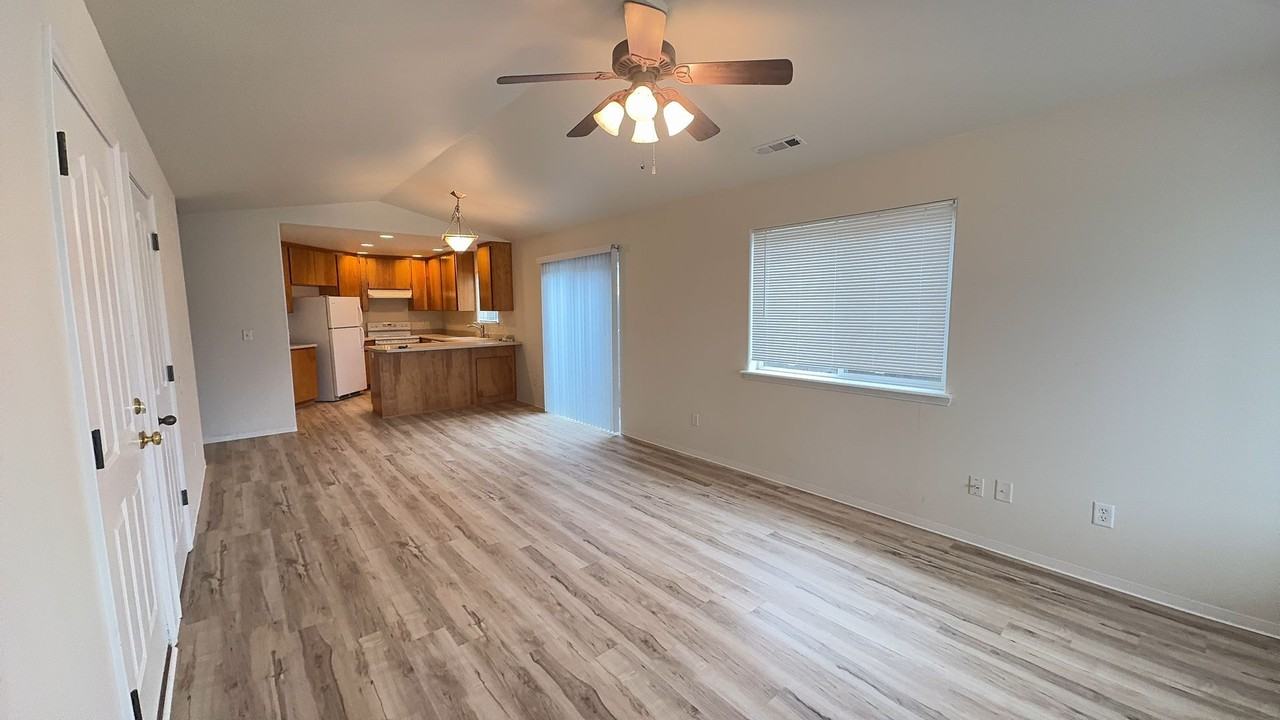 3154 Forest Hills Dr #A - Photo 6 of 10