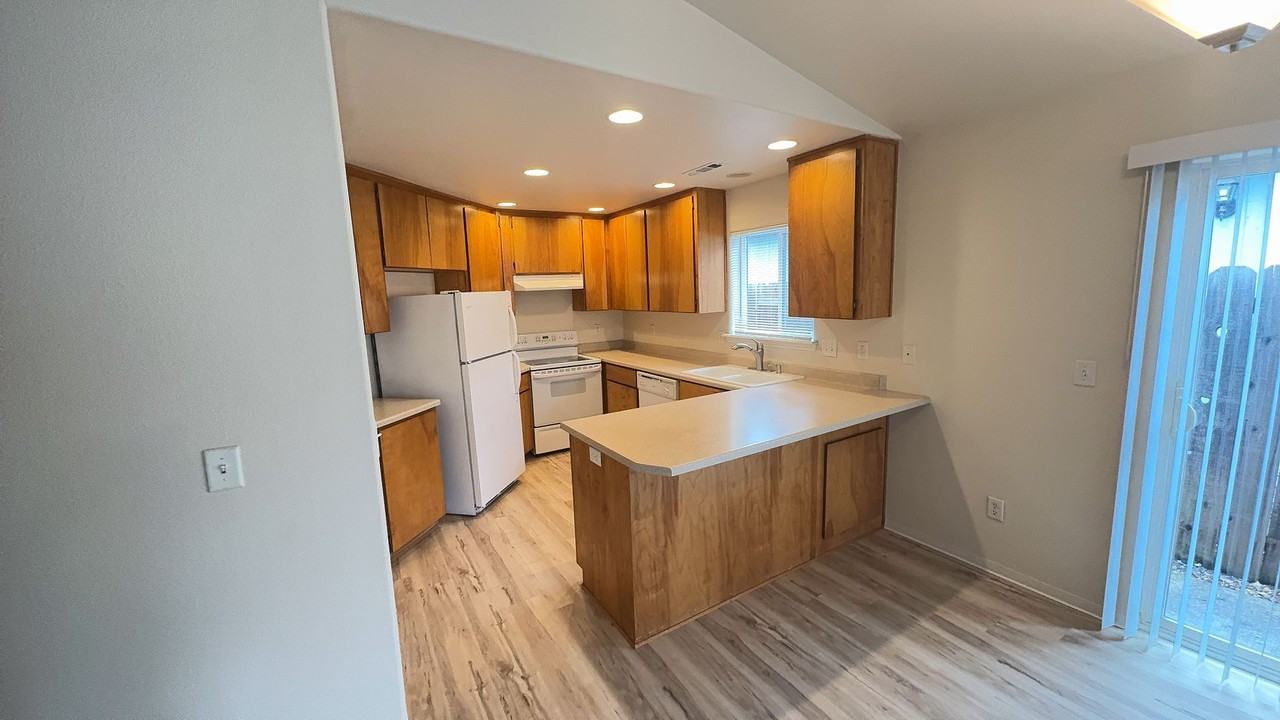 3154 Forest Hills Dr #A - Photo 7 of 10