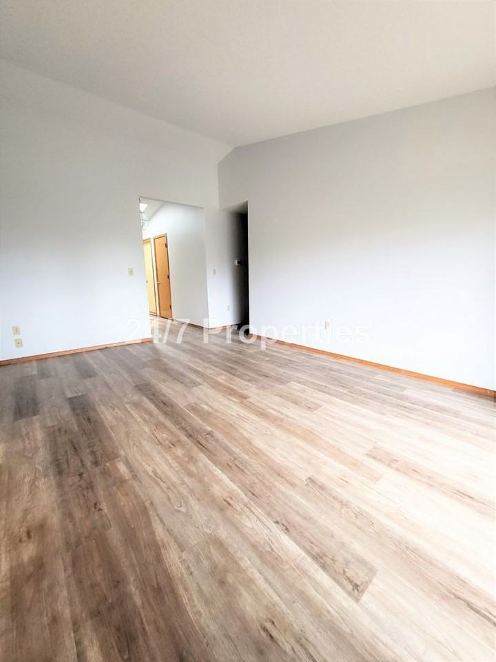 7166 Se Frances St - Photo 7 of 16