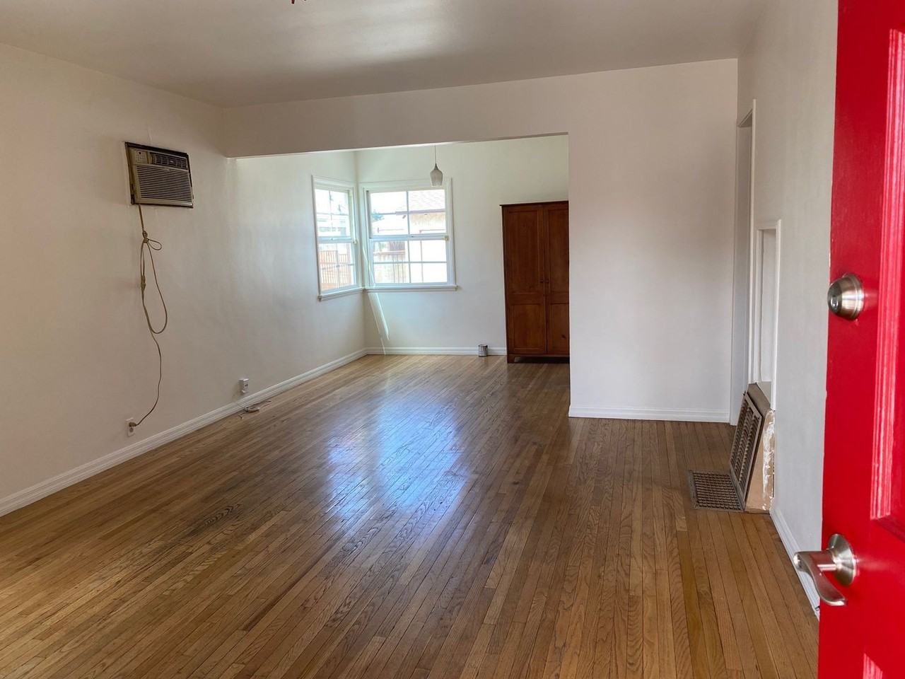 6109 Riverton Ave - Photo 7 of 17