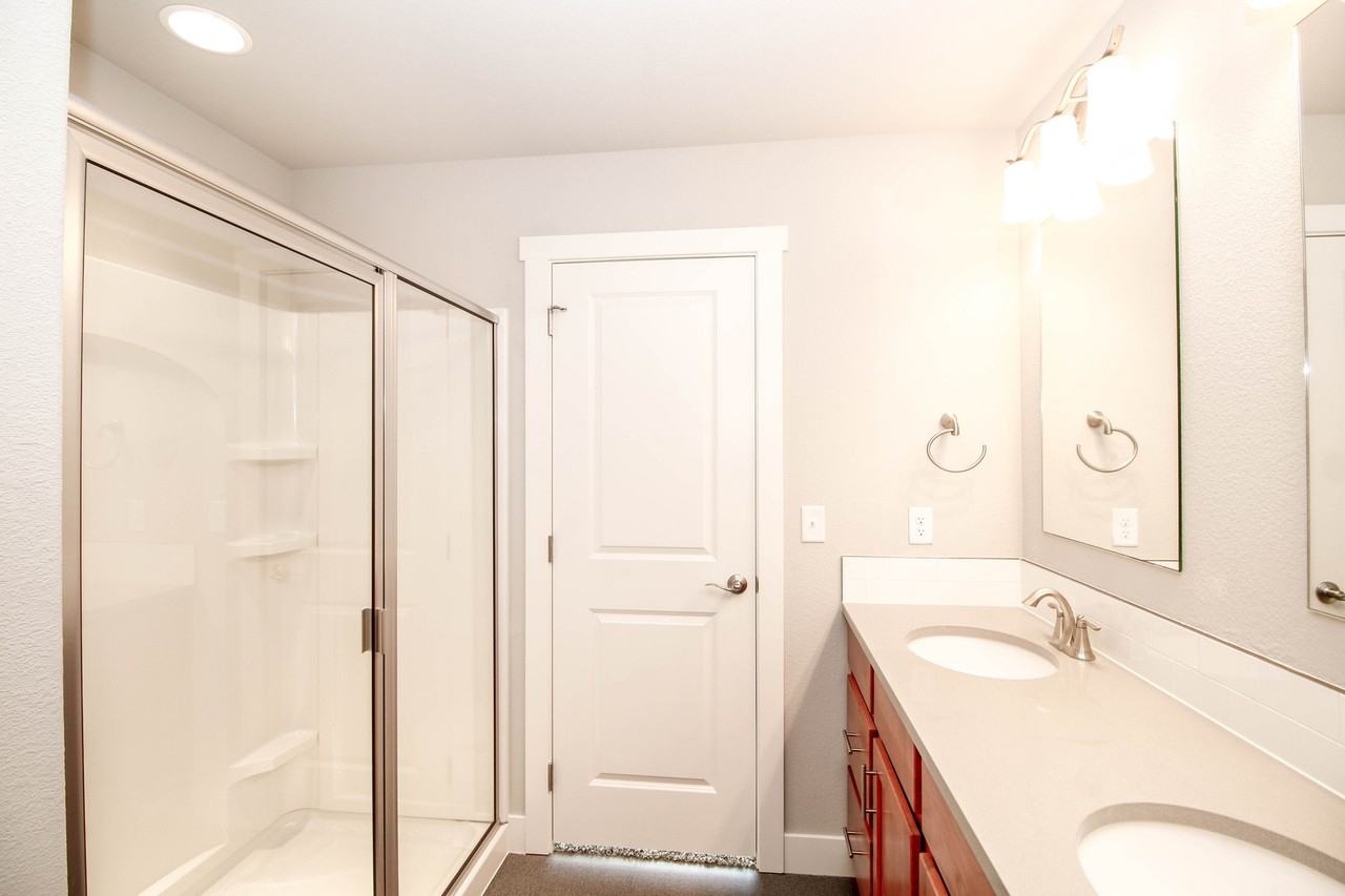 6450 Orchard Park Dr #4 - Photo 5 of 13