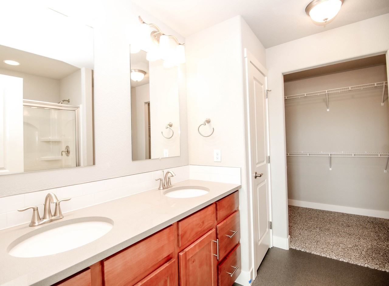 6450 Orchard Park Dr #4 - Photo 6 of 13