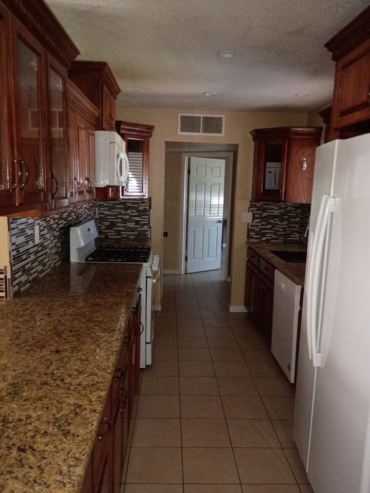 1432 Jackellen Ln - Photo 3 of 9