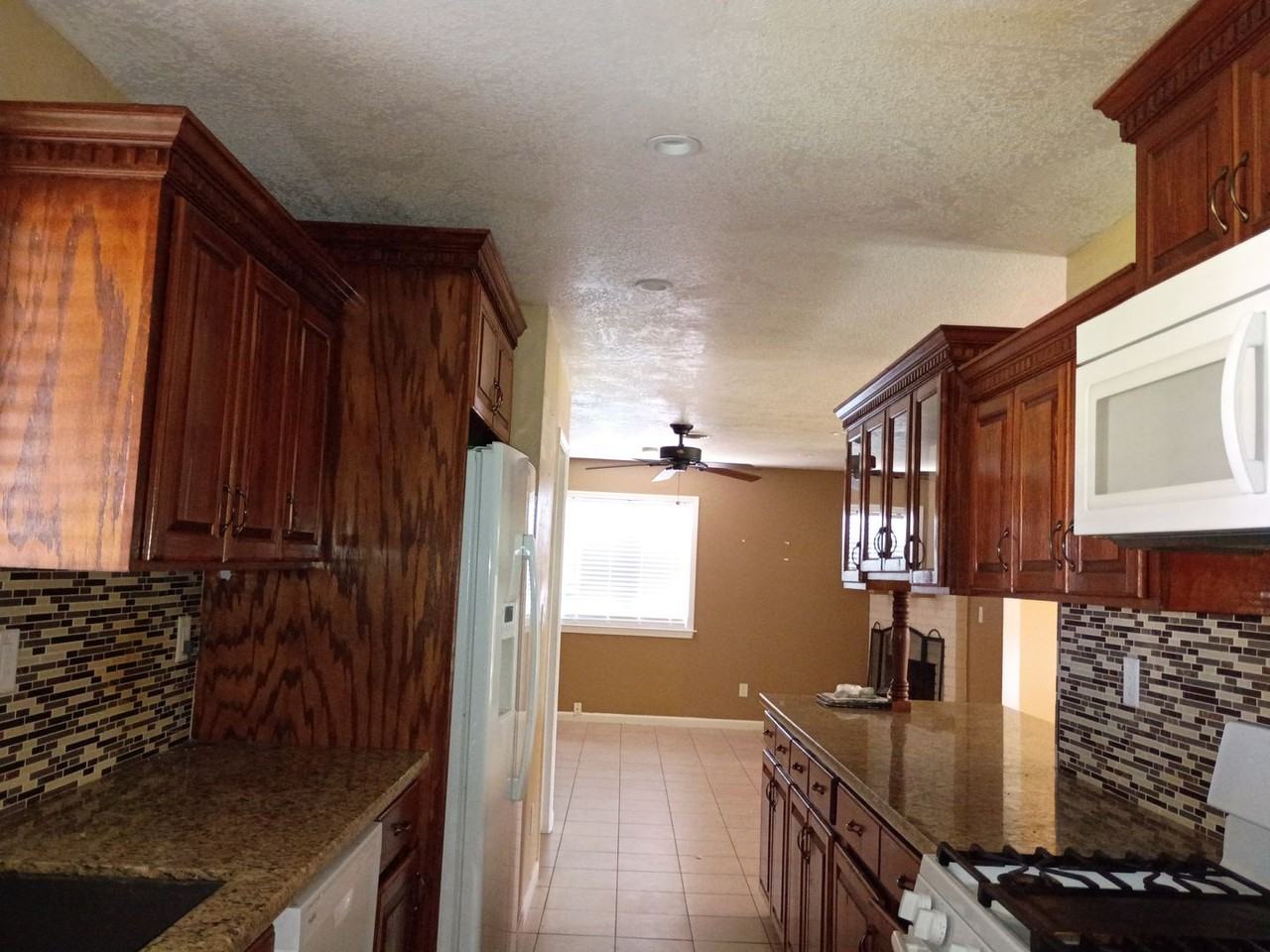 1432 Jackellen Ln - Photo 4 of 9