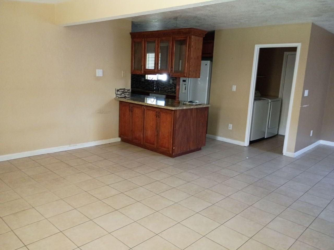 1432 Jackellen Ln - Photo 7 of 9