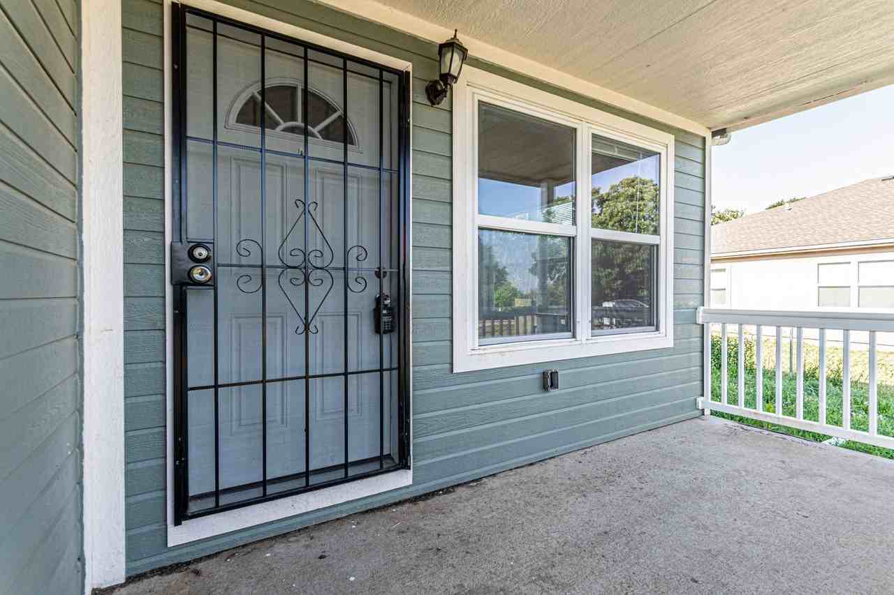 2323 Osprey Ct - Photo 2 of 24