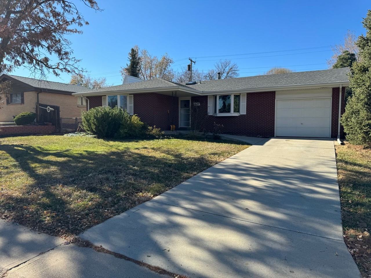 1627 S Yarrow Ct - Photo 2 of 29