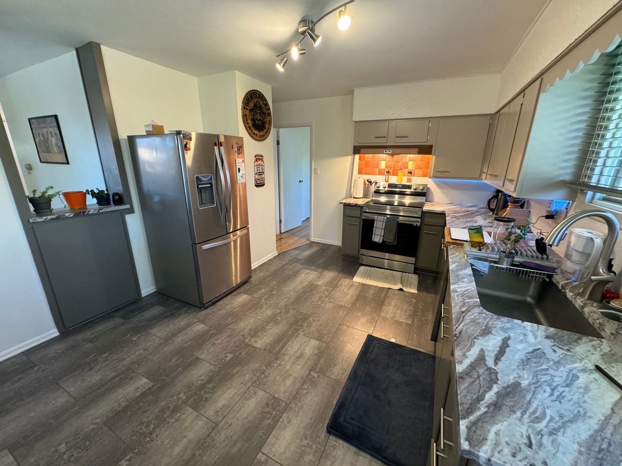 1627 S Yarrow Ct - Photo 6 of 29