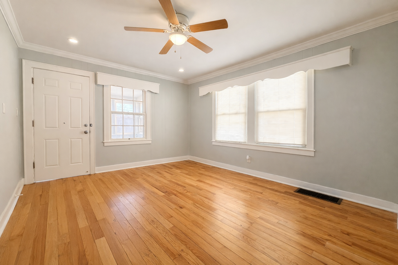 207 Main St - Photo 2 of 19