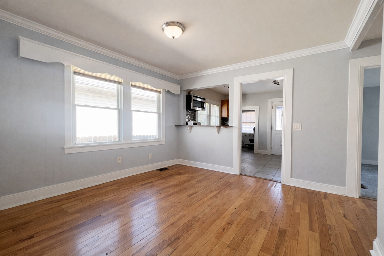 207 Main St - Photo 4 of 19