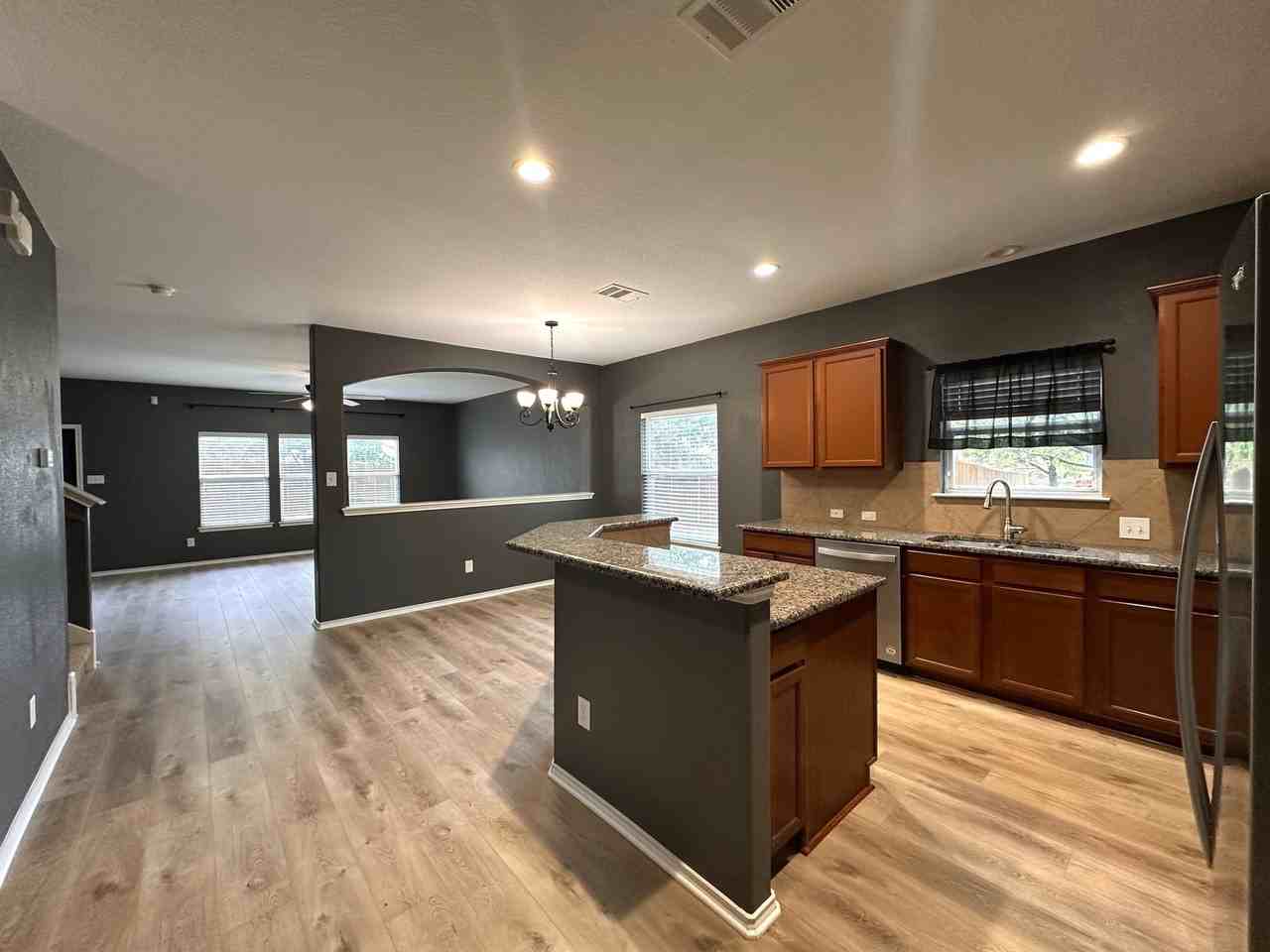 4601 Tiddle Ln - Photo 6 of 29