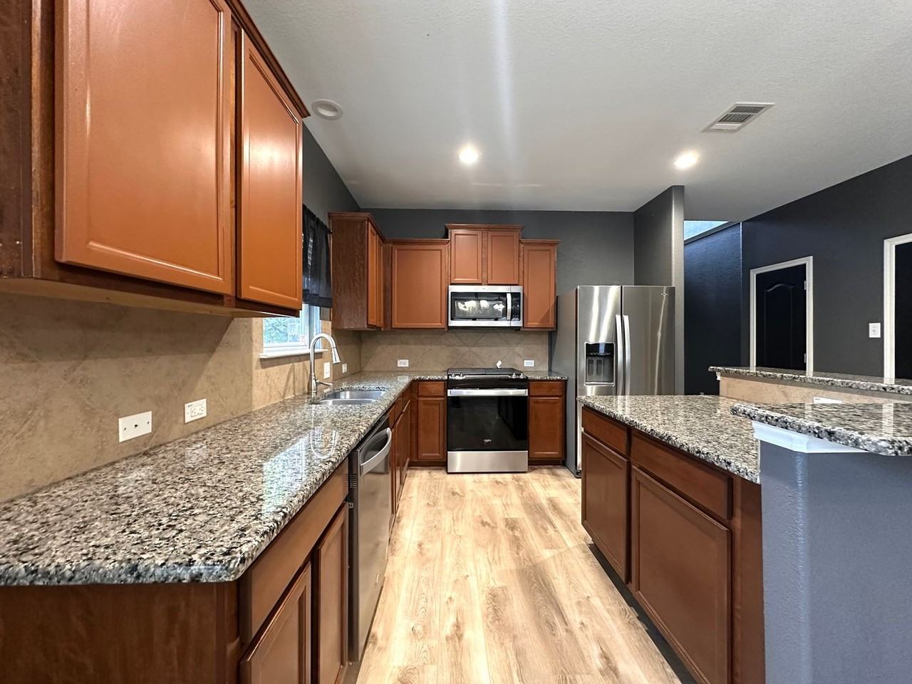 4601 Tiddle Ln - Photo 7 of 29