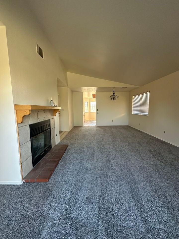 185 Riverbank Ln - Photo 3 of 13