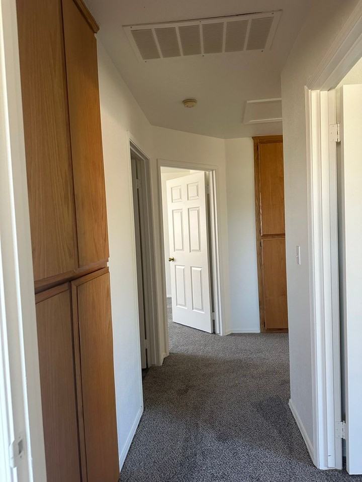 185 Riverbank Ln - Photo 4 of 13