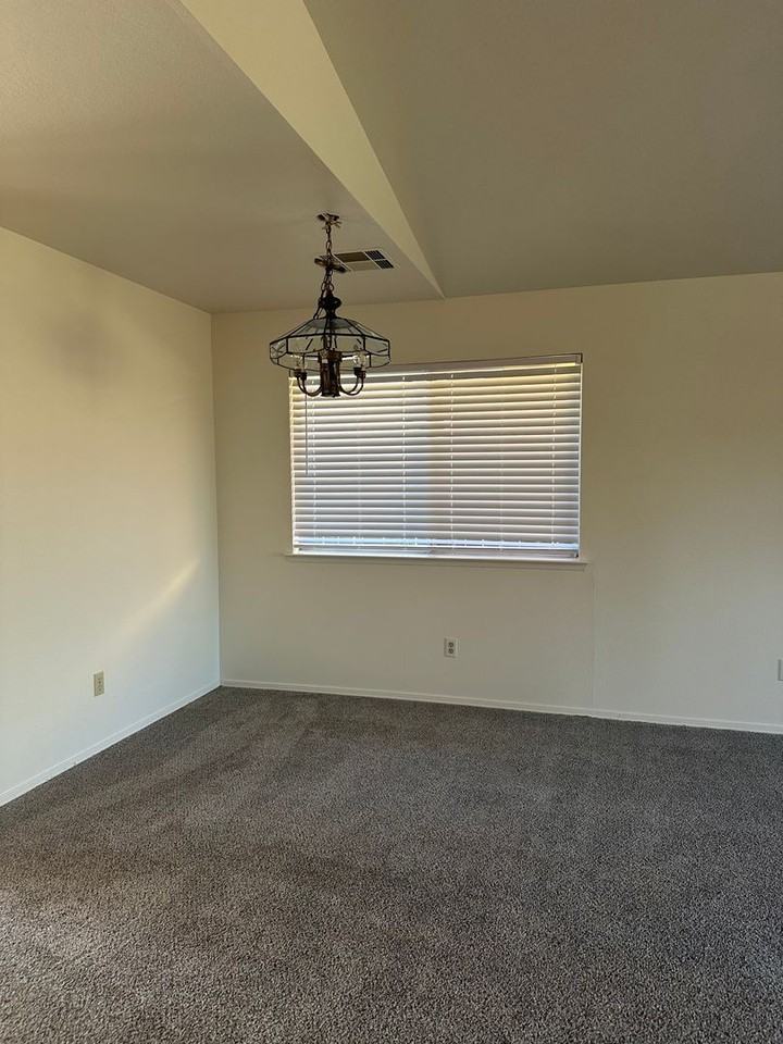 185 Riverbank Ln - Photo 7 of 13