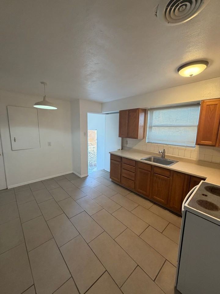 9065 Bobb Ave - Photo 5 of 13