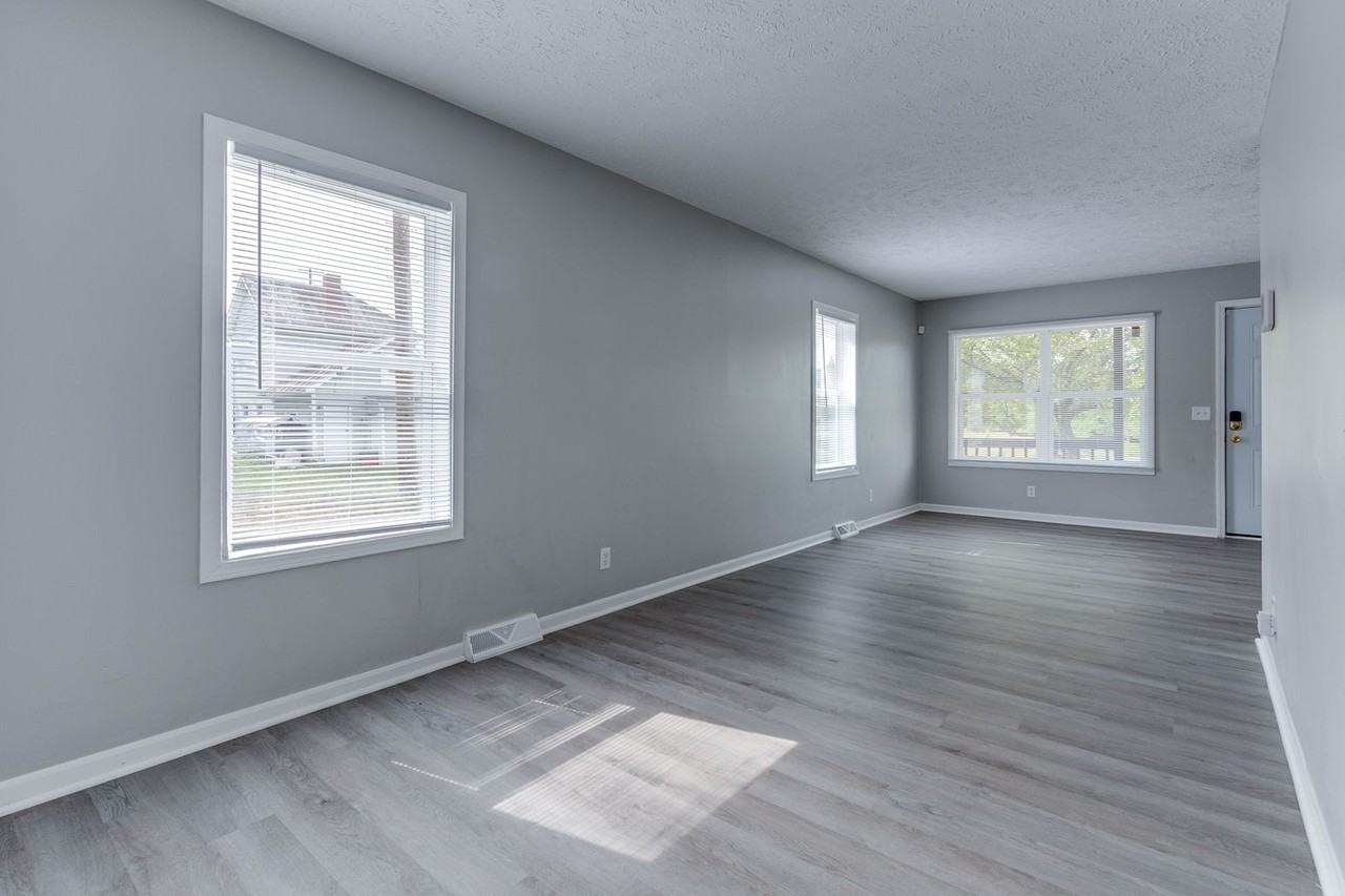 1854 Michigan Ave - Photo 3 of 10