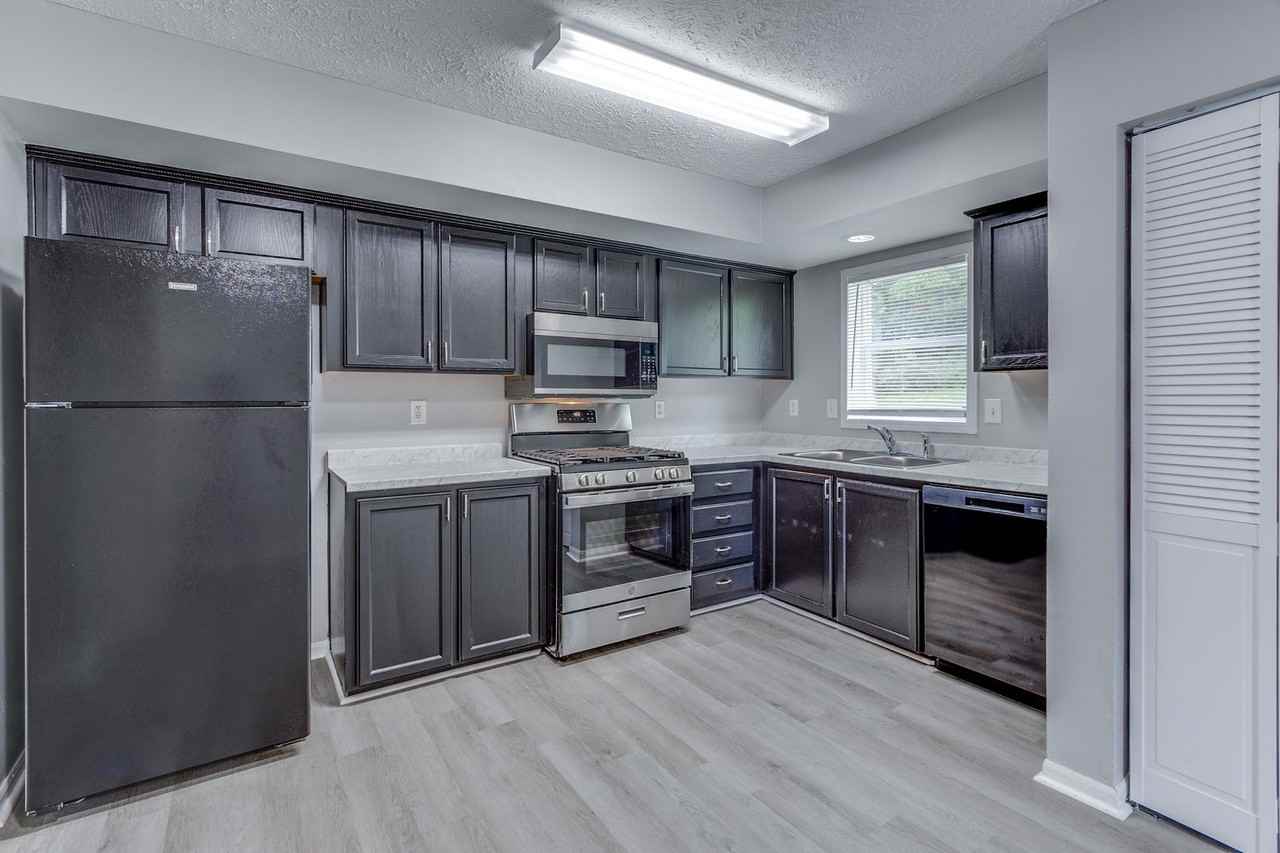 1854 Michigan Ave - Photo 4 of 10