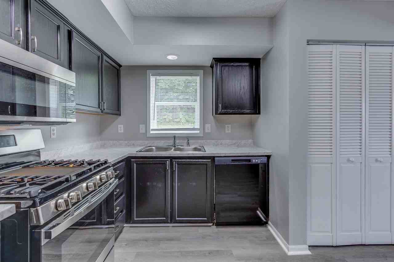 1854 Michigan Ave - Photo 5 of 10