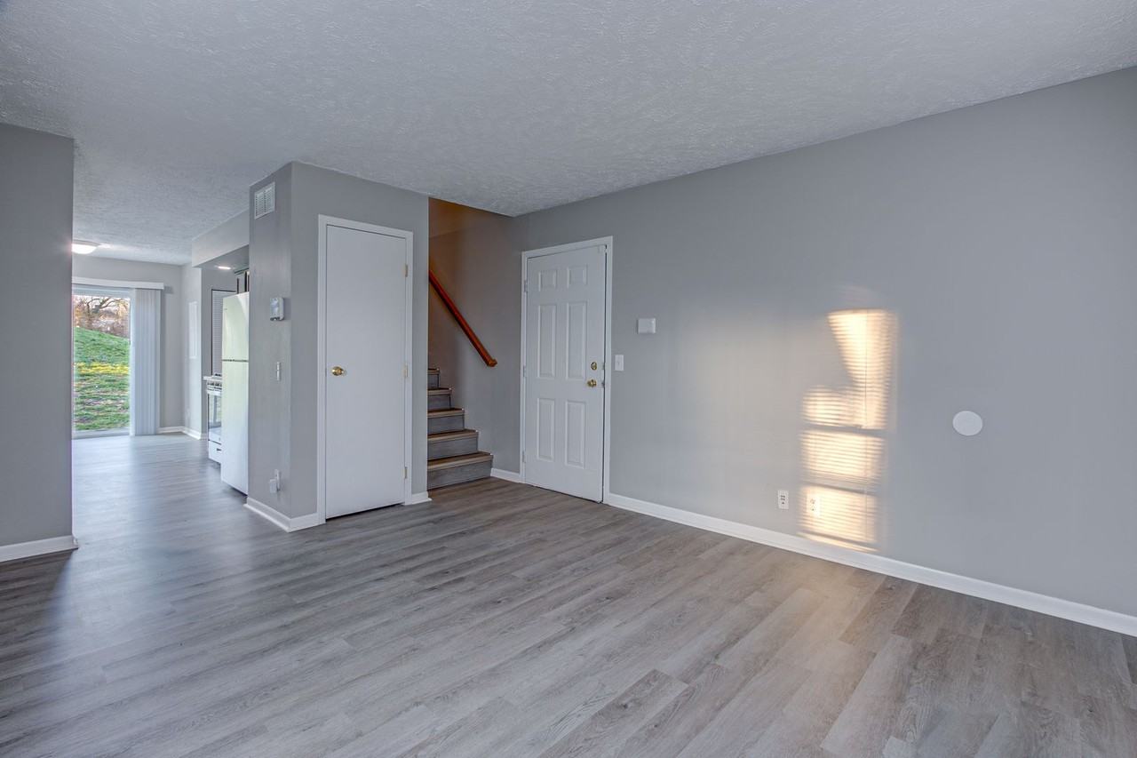 517 S Shaffer St - Photo 2 of 10