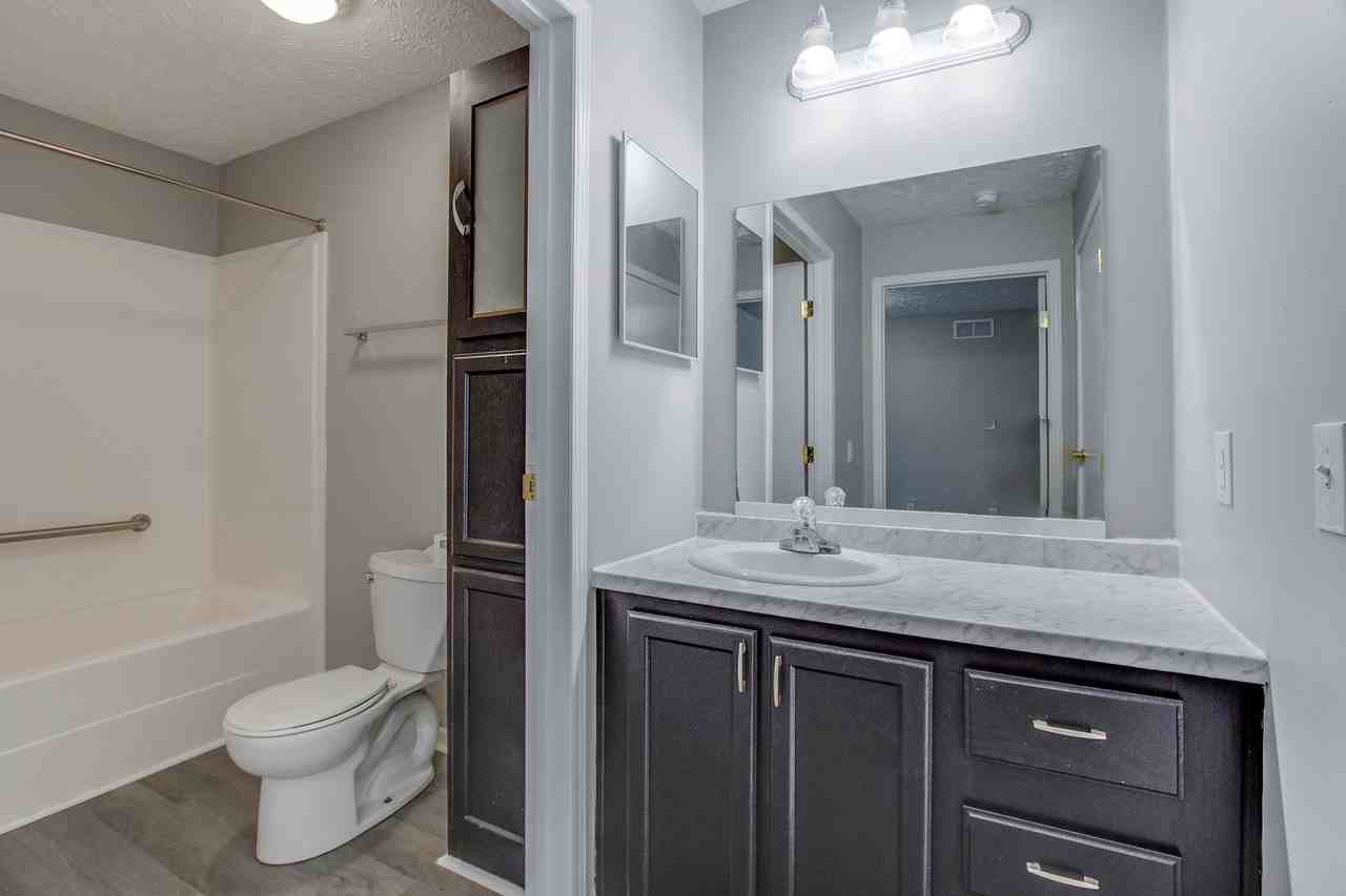 517 S Shaffer St - Photo 5 of 10