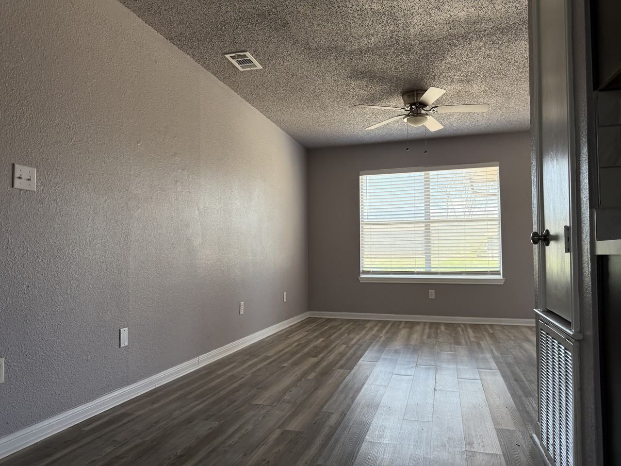 2825 Cedar Circle - Photo 6 of 20