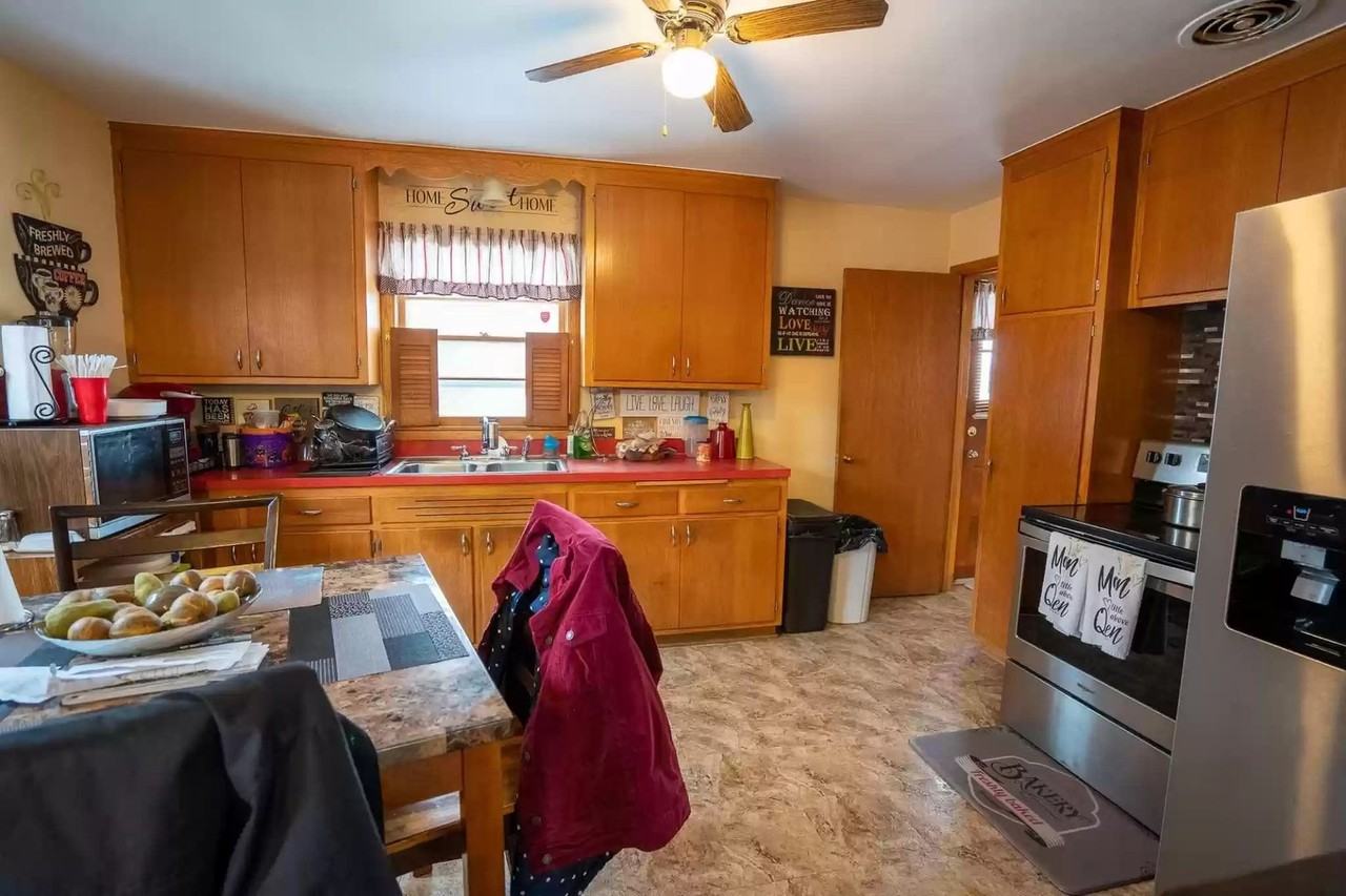 2702 W 66th St - Photo 3 of 12