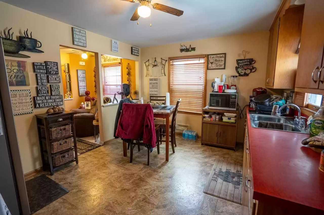 2702 W 66th St - Photo 4 of 12