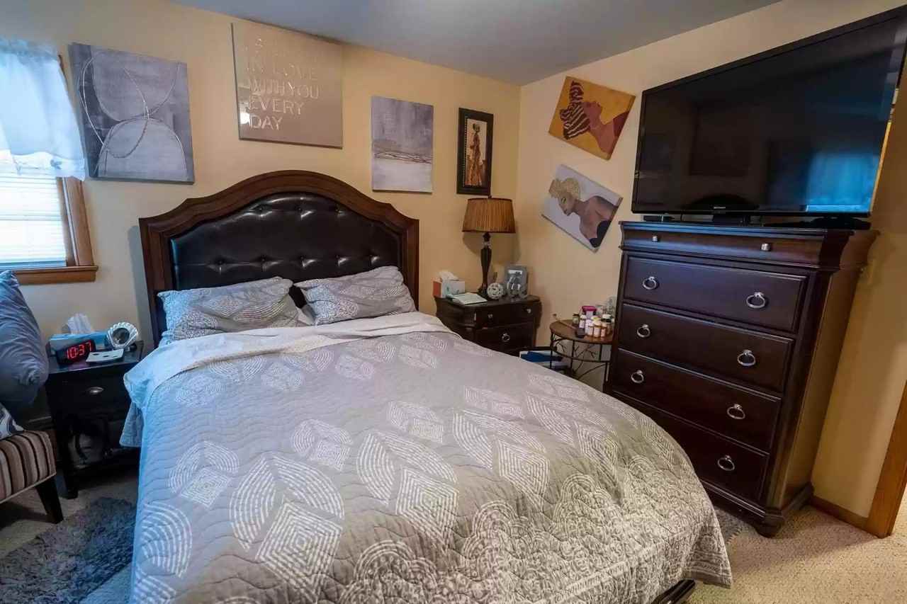 2702 W 66th St - Photo 6 of 12