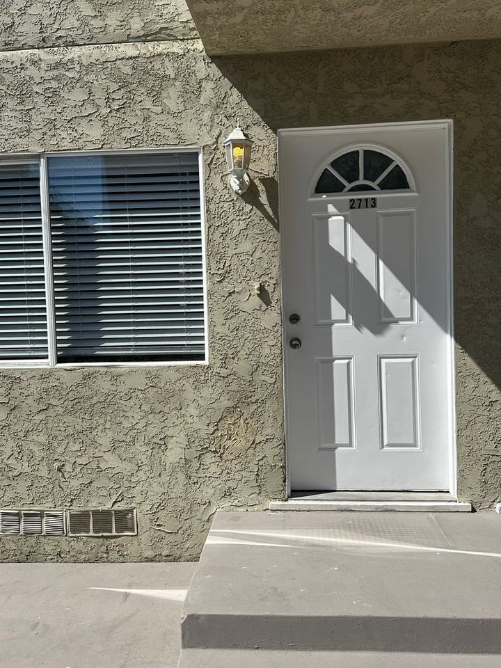 2709-2715 2709-2715 Broadway - 2713 #2713 - Photo 2 of 19
