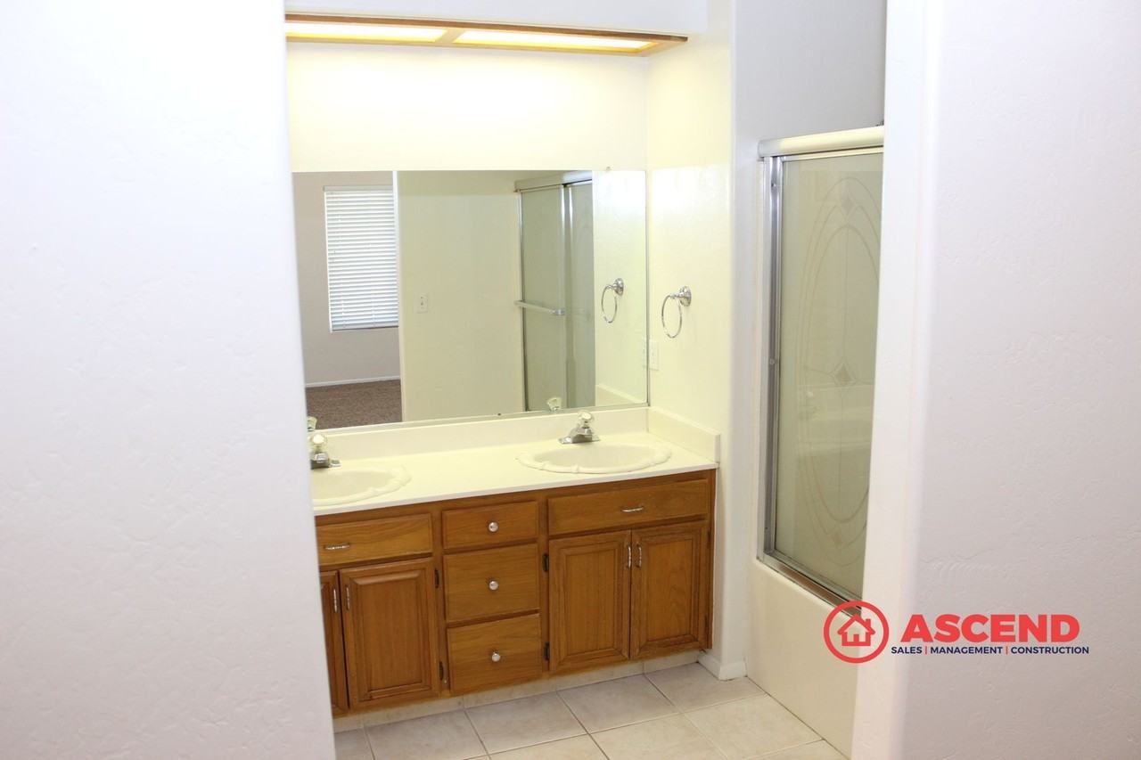 9706 Whitehead Ct - Photo 7 of 11