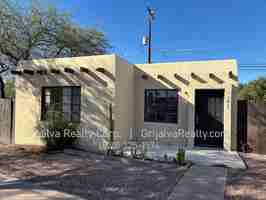 featured image of 3001 E La Madera Dr