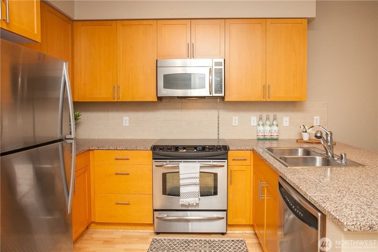 180 Harbor Sq Loop Ne #B318 - Photo 3 of 8