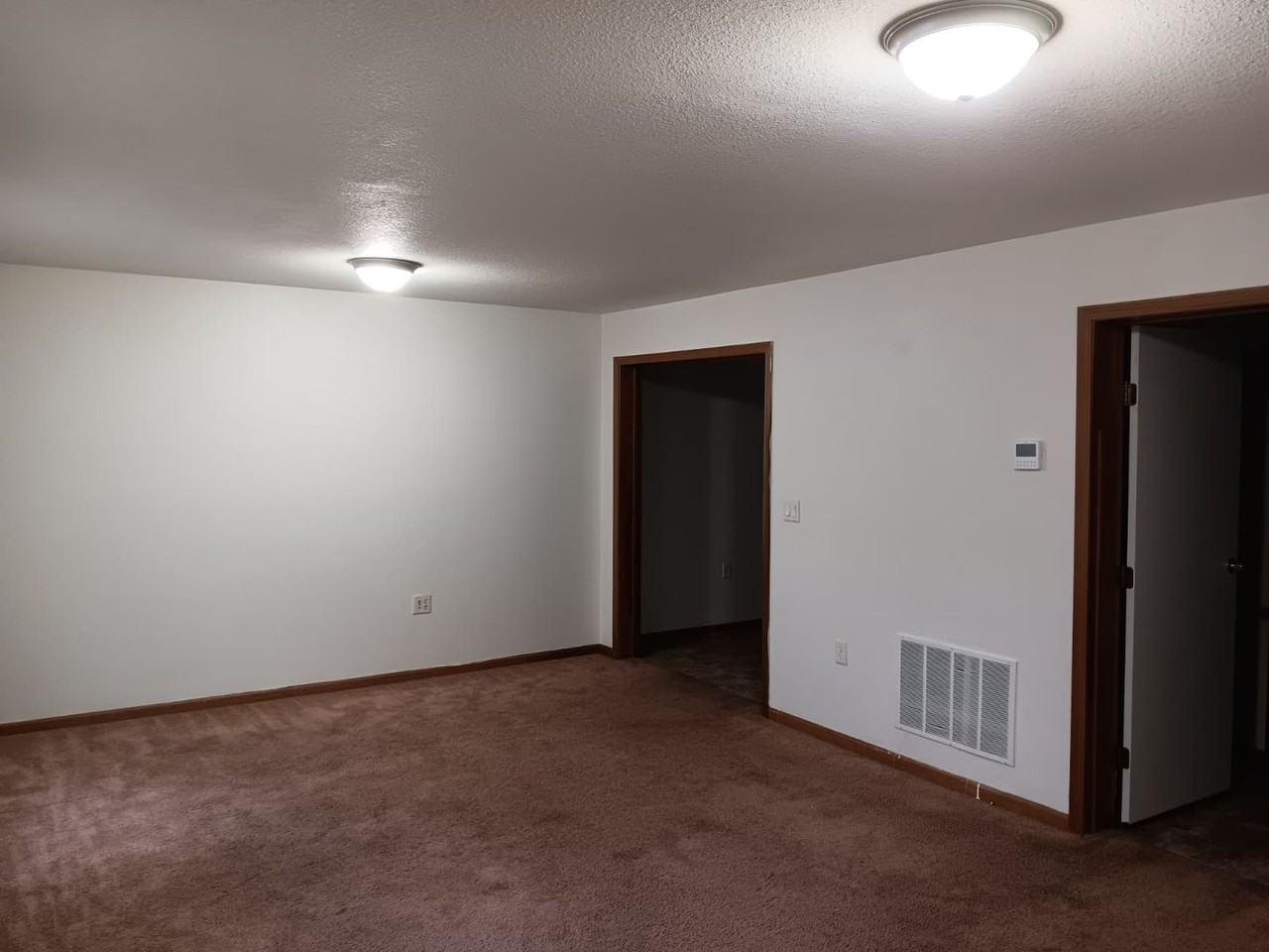 545 W Grand Ave - Photo 2 of 9