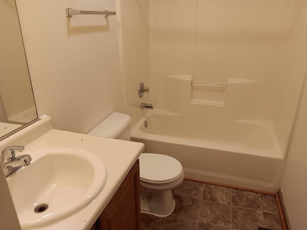 545 W Grand Ave - Photo 3 of 9