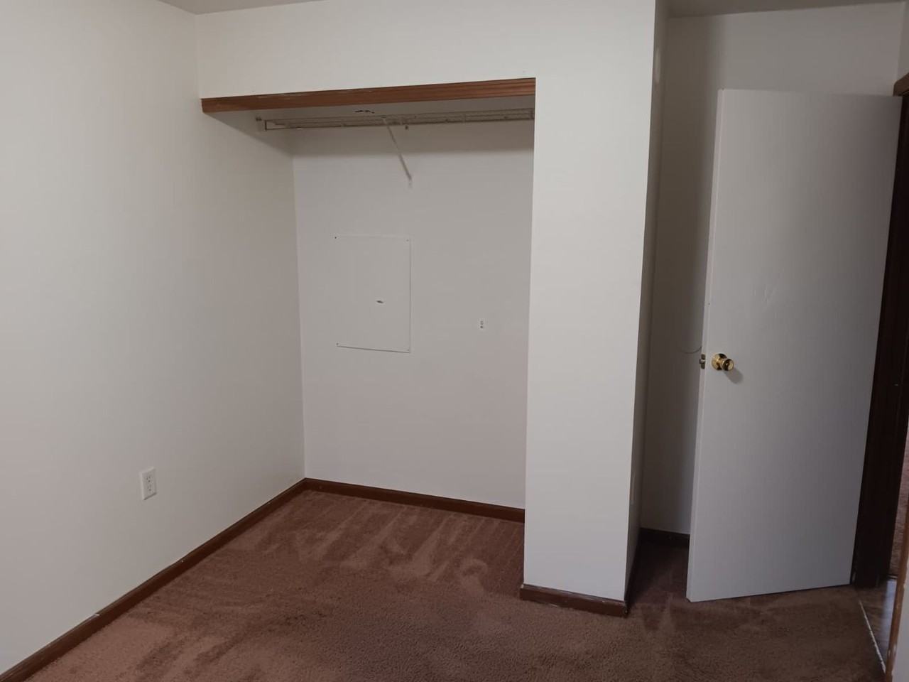 545 W Grand Ave - Photo 5 of 9