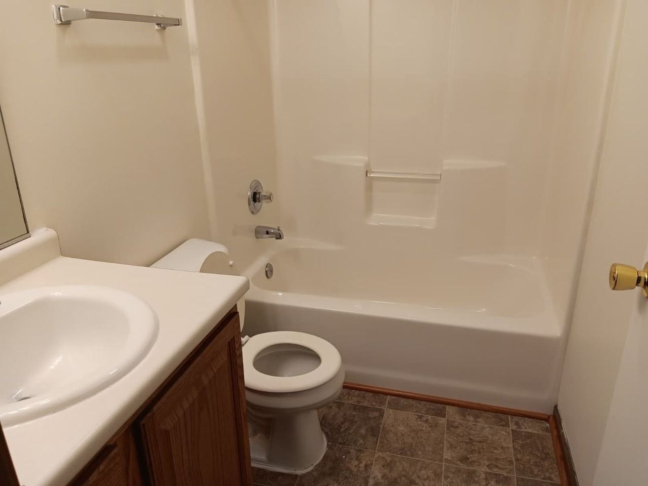 545 W Grand Ave - Photo 7 of 9