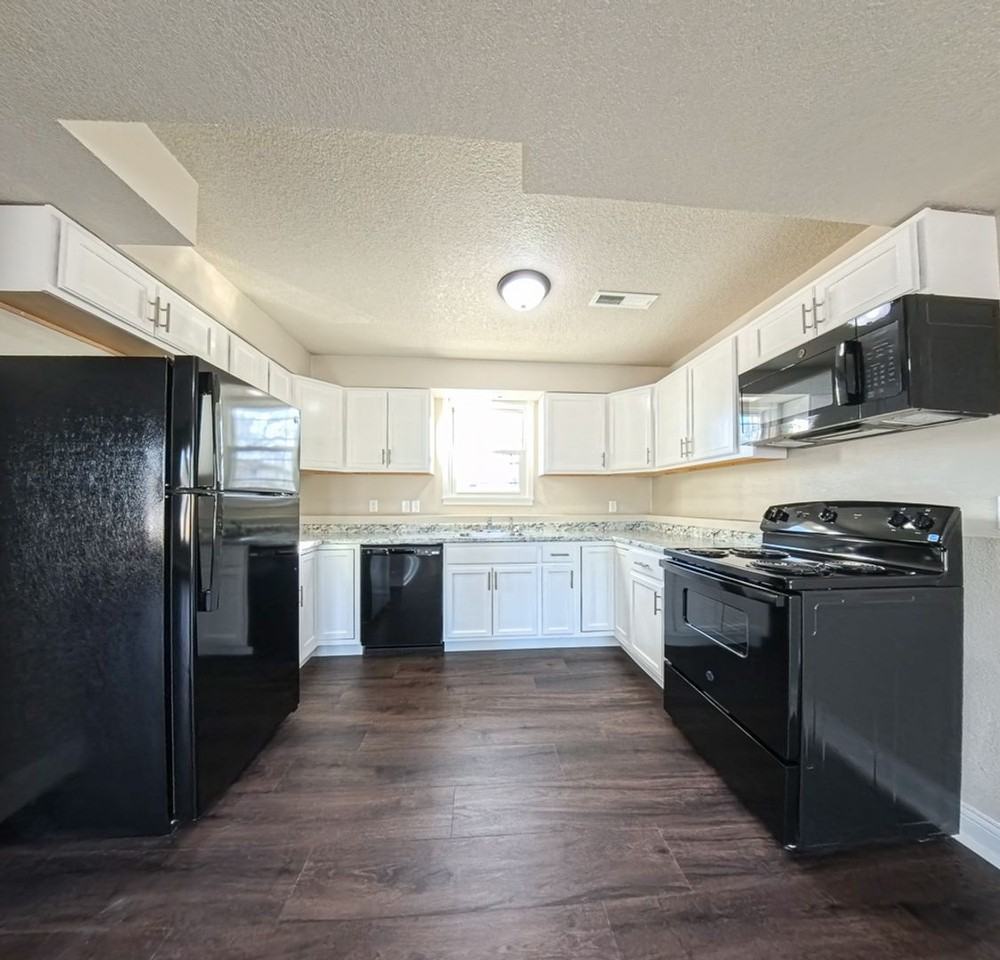 1512 Horse N Buggy Dr - Photo 2 of 24