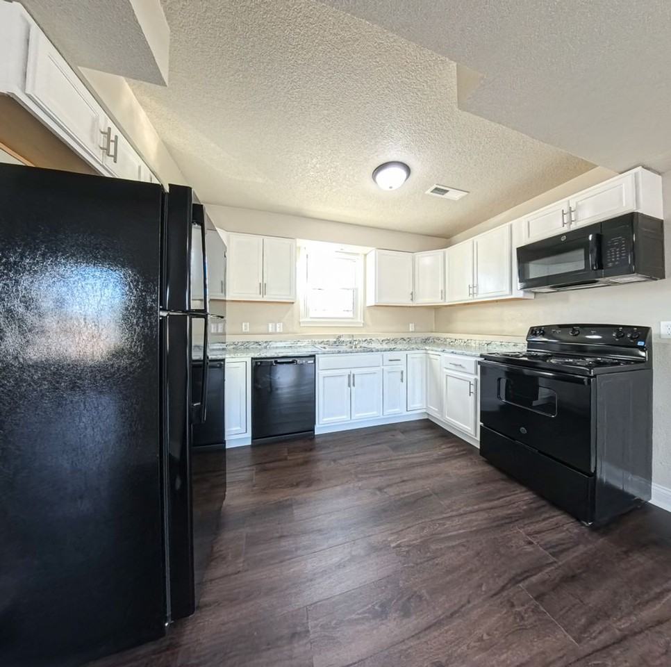 1512 Horse N Buggy Dr - Photo 4 of 24