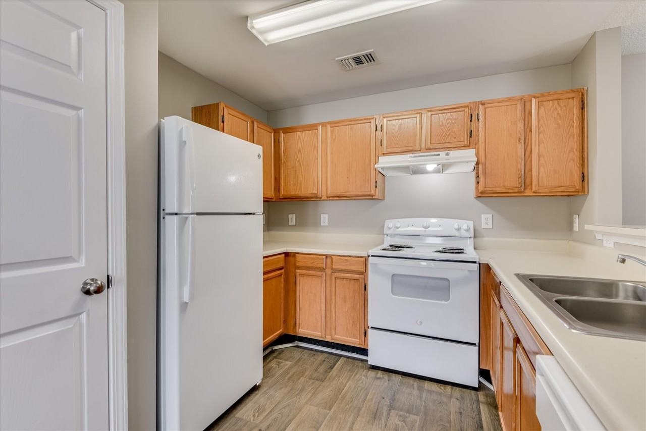 Hollybrook Apartments - Photo 6 of 20