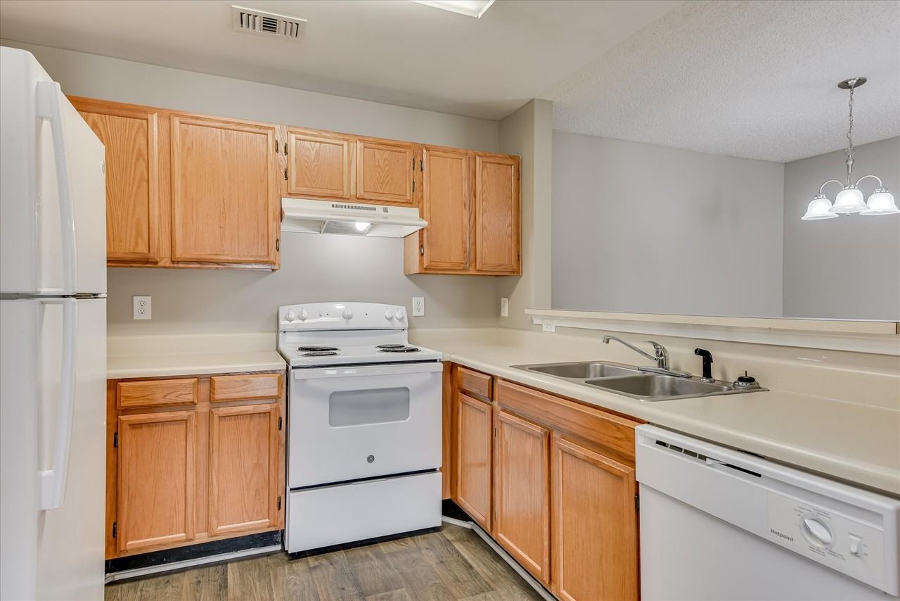 Hollybrook Apartments - Photo 7 of 20