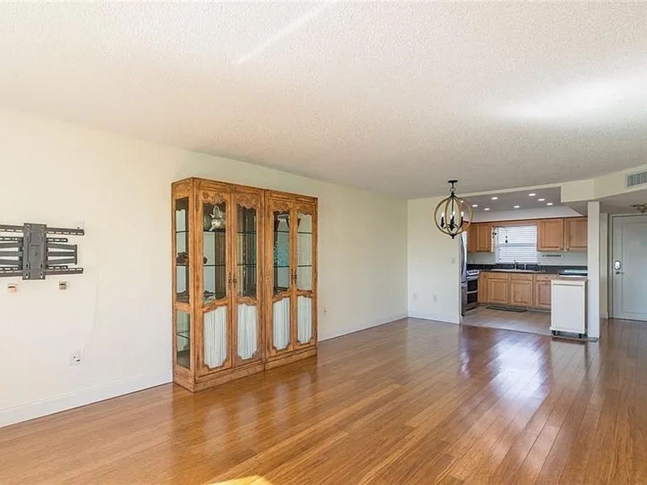 4775 Cove Cir - Photo 5 of 47