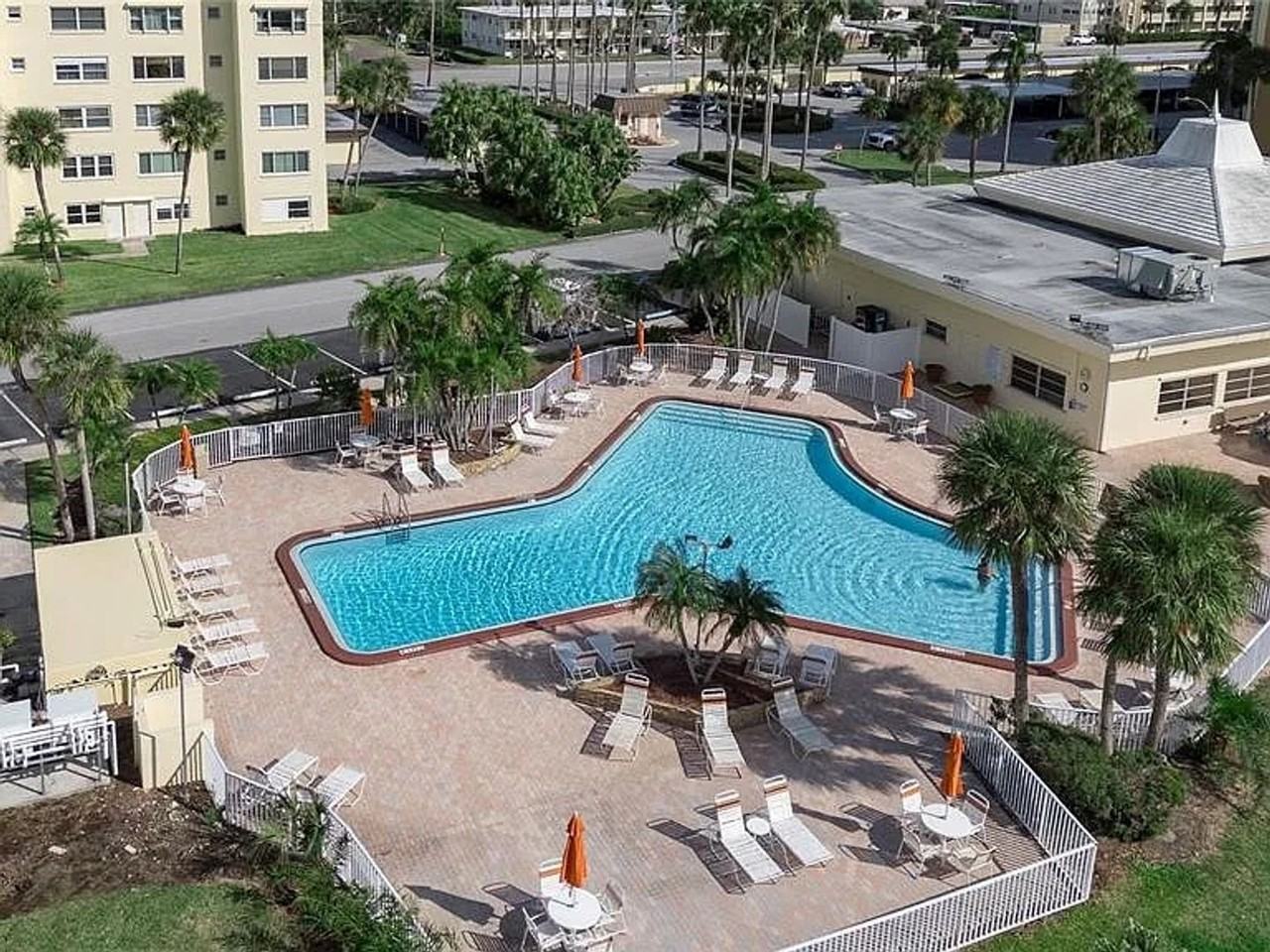 4775 Cove Cir - Photo 6 of 47