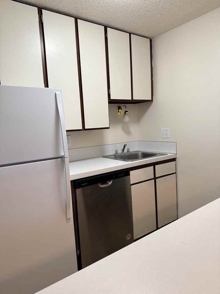 Rolling Hills Townhouses - Photo 4 of 25