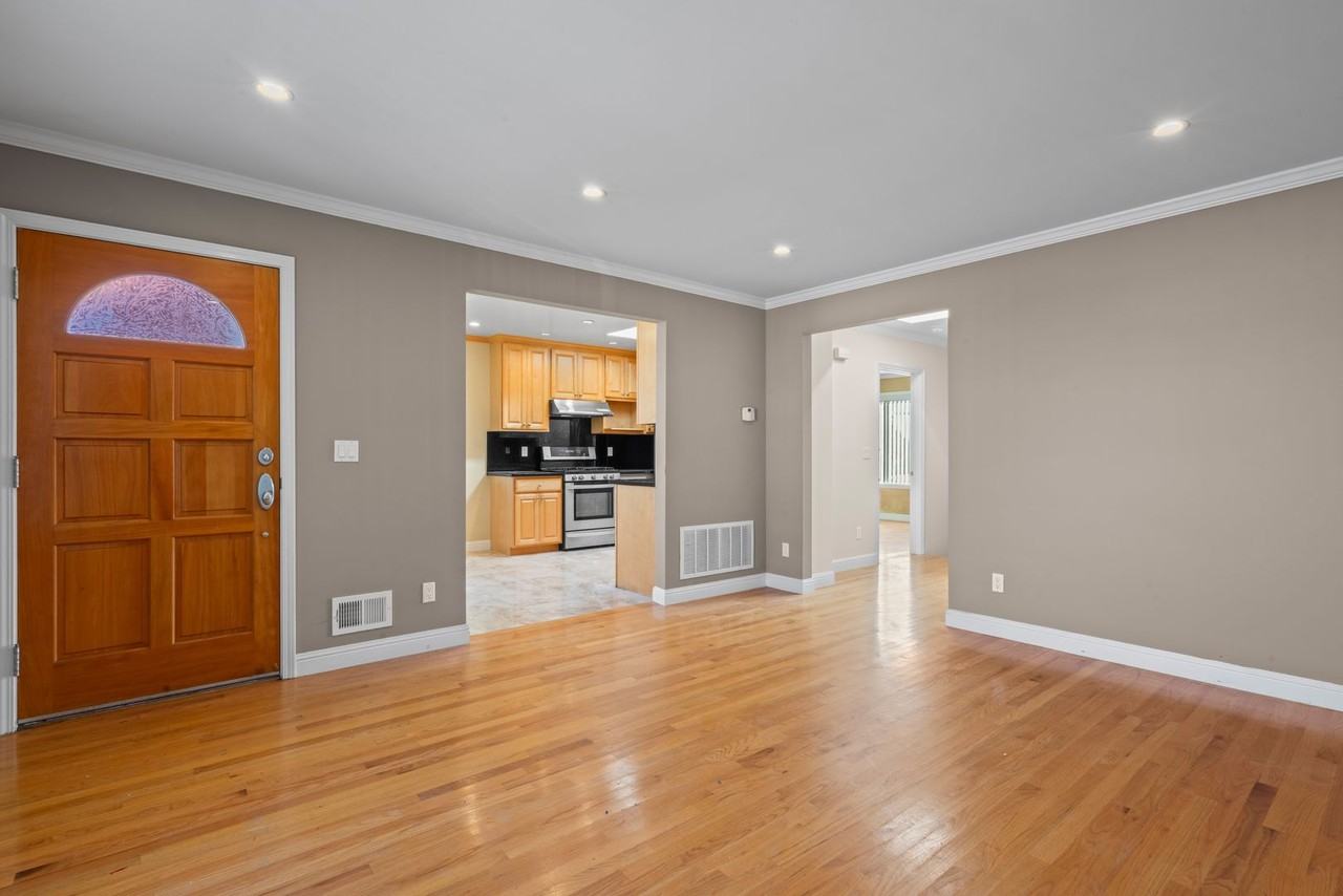 1682 47th Ave - Photo 4 of 31