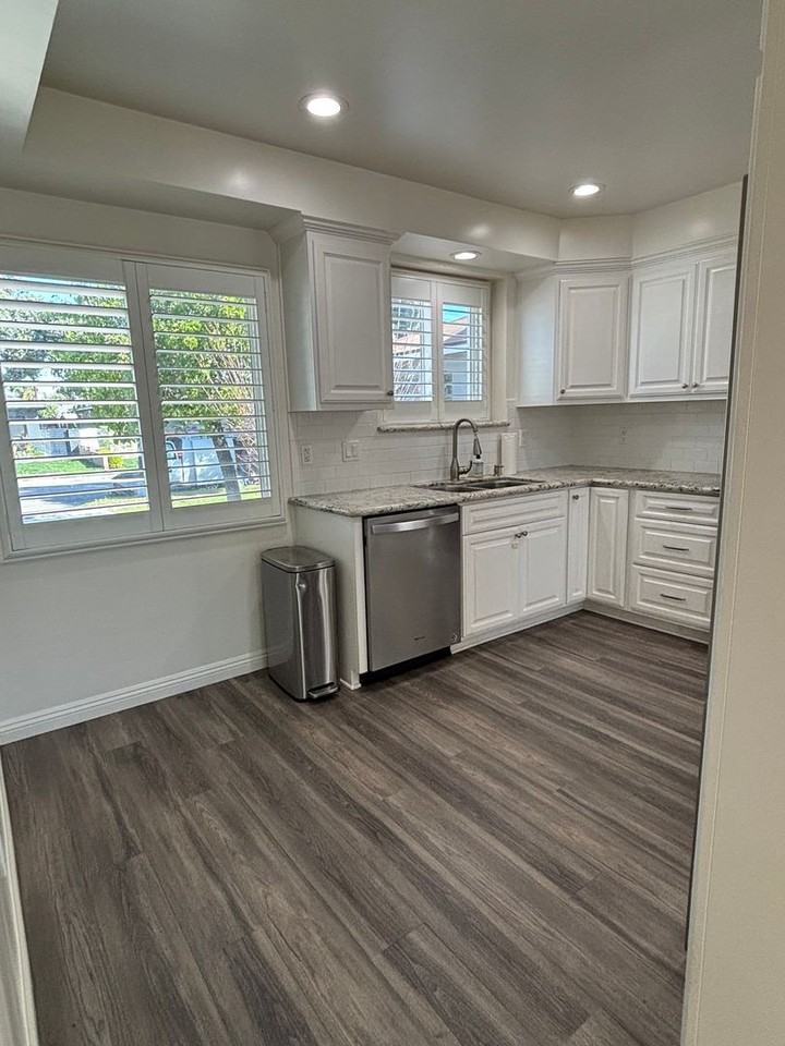 6220 Hungerford St - Photo 7 of 30