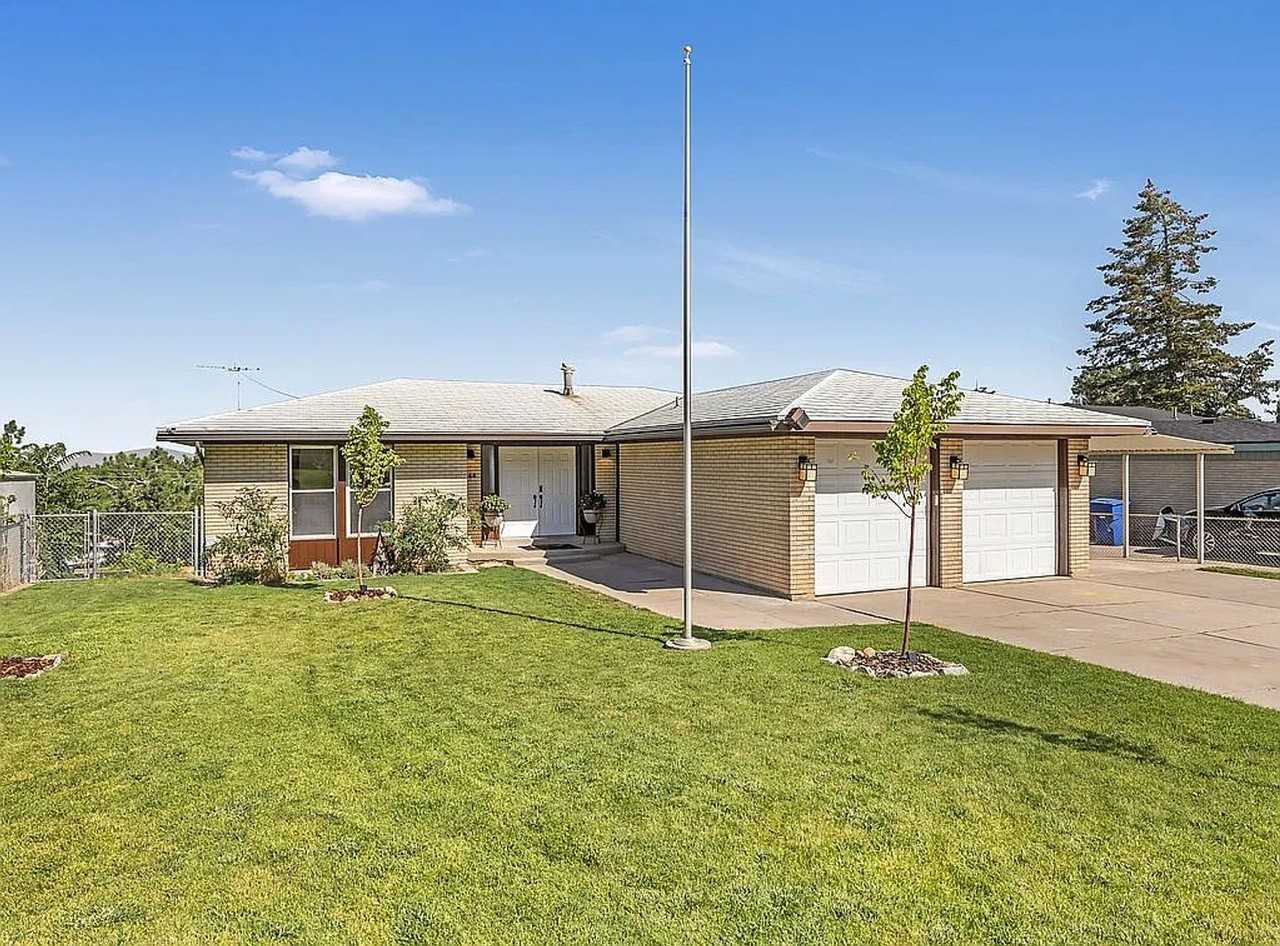 44 S 300 E #A - Photo 2 of 18