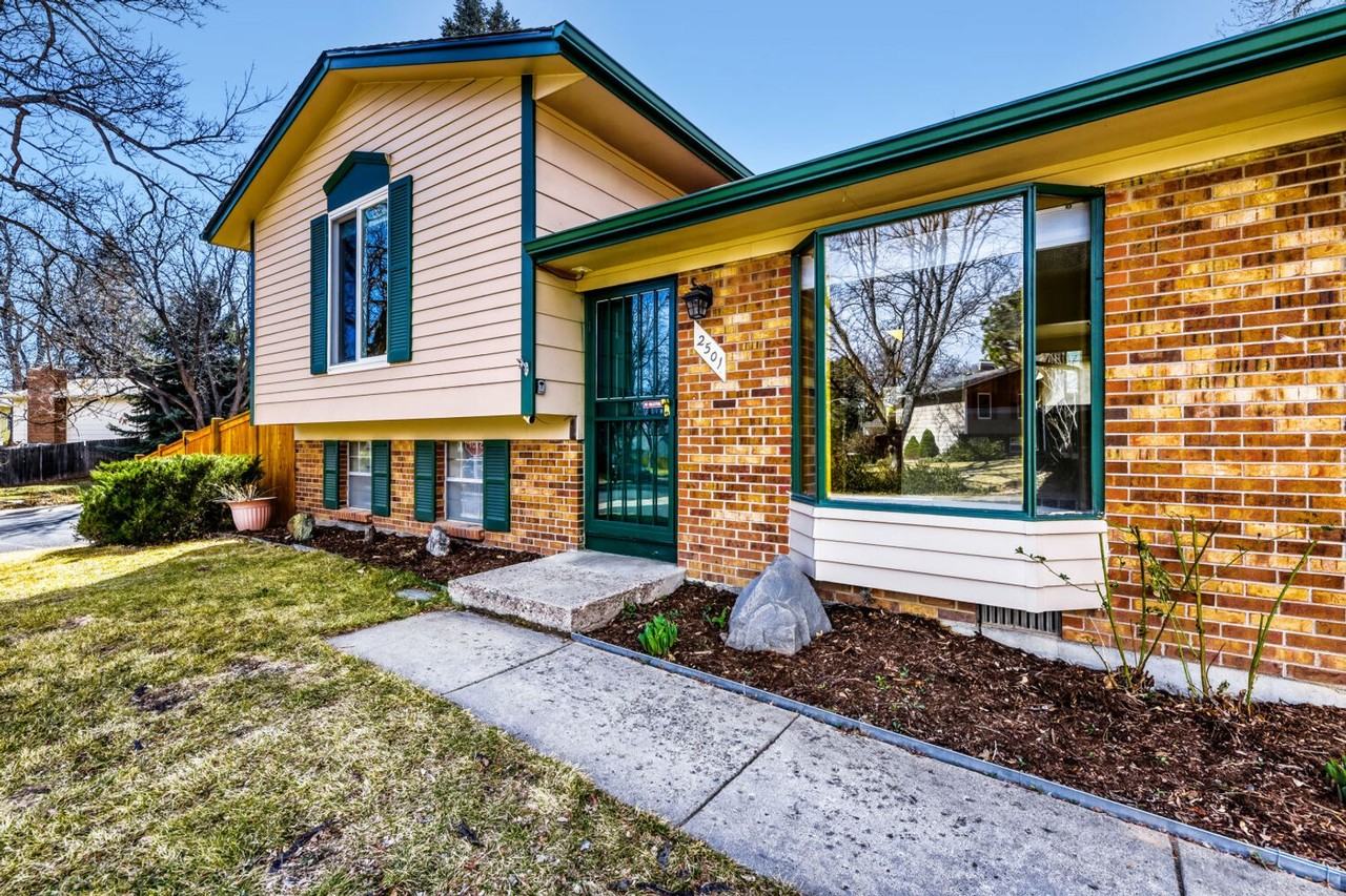 2501 Sunrise Ct - Photo 2 of 29