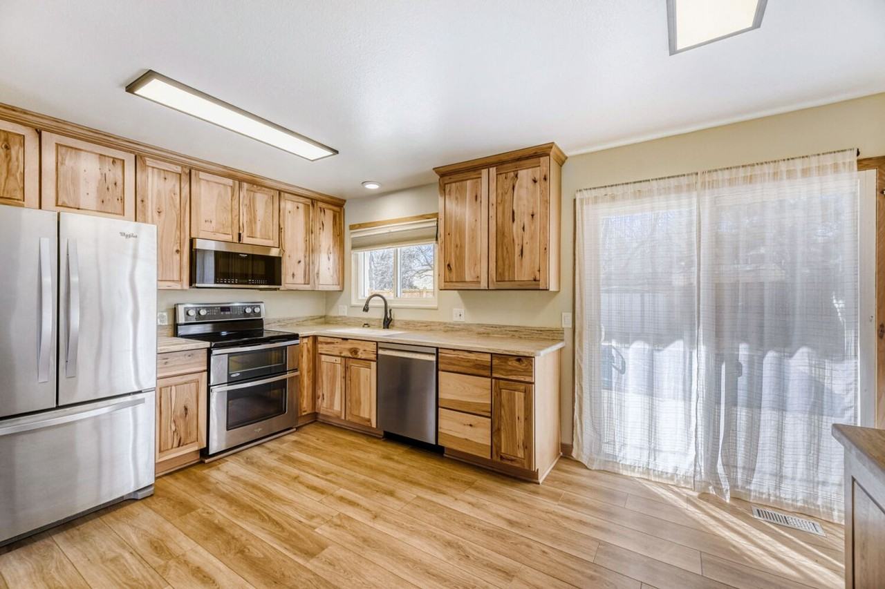 2501 Sunrise Ct - Photo 6 of 29